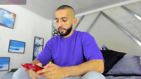 Yiyo online show from 03-06-25, 03:24