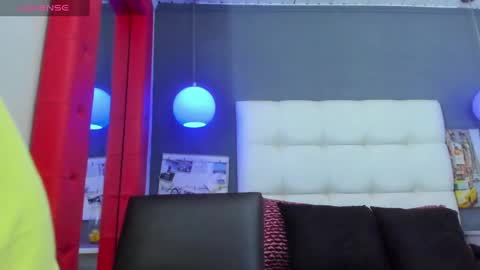 Yiyo online show from 10-10-25, 03:38