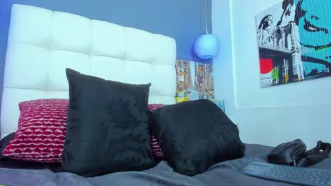 Yiyo online show from 11-06-25, 08:43