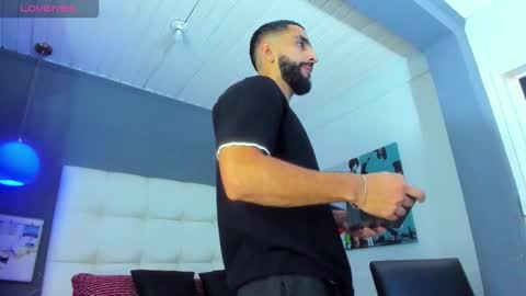 Yiyo online show from 12-18-25, 04:29