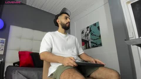 Yiyo online show from 02-08-26, 04:27