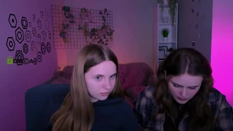 Ylia online show from 04-08-26, 01:11