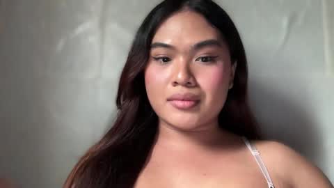 yllana love online show from 11-20-25, 06:35