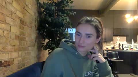 Snapshot of yogagirl777 chatting on 12-03-24, 05:20 Ann Marie online show from 12-03-24, 05:20