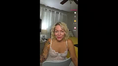 Yogiblondebangme online show from 10-08-25, 01:14