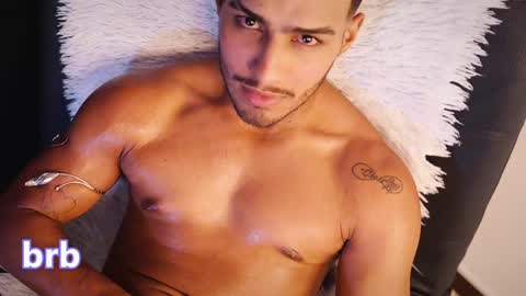 Yoi Olimpo online show from 01-08-25, 03:17