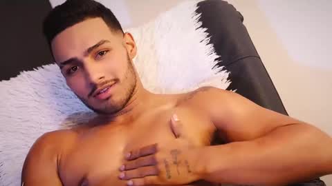 Yoi Olimpo online show from 02-18-25, 03:21