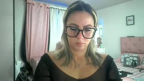 Snapshot of yokiko_daring chatting on 10-24-25, 12:01 yokiko online show from 10-24-25, 12:01