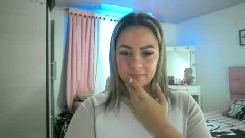 Snapshot of yokiko_daring chatting on 11-17-25, 01:39 yokiko online show from 11-17-25, 01:39