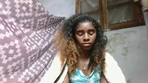 yolandrina05 online show from 09-15-25, 01:38