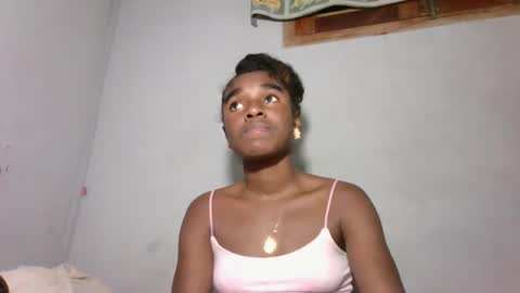 yolandrina05 online show from 10-26-25, 04:46