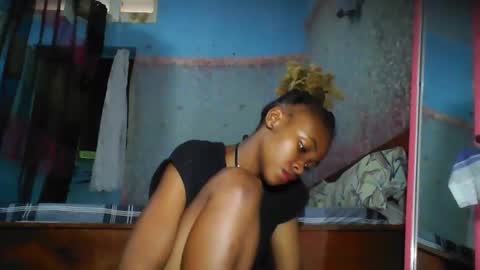 yolandrina05 online show from 12-05-25, 08:01