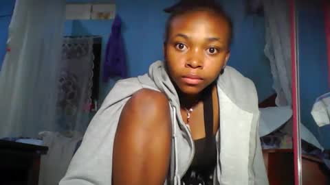 yolandrina90 online show from 10-06-25, 07:00