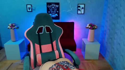 Snapshot of yolandyfoun chatting on 01-22-25, 11:01 Yolandi-Foun online show from 01-22-25, 11:01