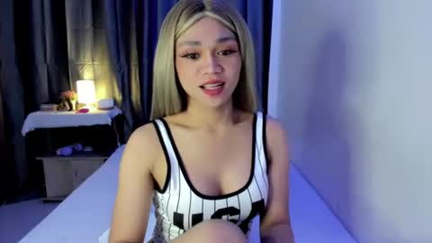 Snapshot of yonas_fucktoy chatting on 10-22-25, 08:41 yona online show from 10-22-25, 08:41