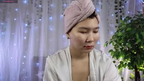 Snapshot of yoon_mii chatting on 10-18-25, 07:53 i am Yoon online show from 10-18-25, 07:53