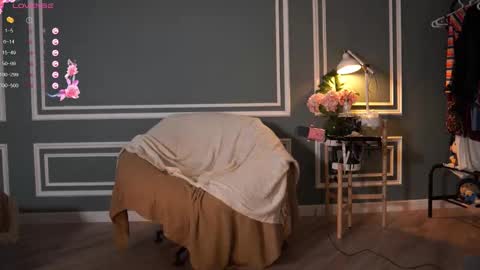 Mika online show from 02-10-25, 12:50