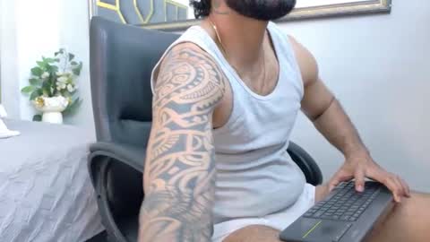 Snapshot of yorbymaxx chatting on 10-25-25, 01:29 YORBY MAX online show from 10-25-25, 01:29