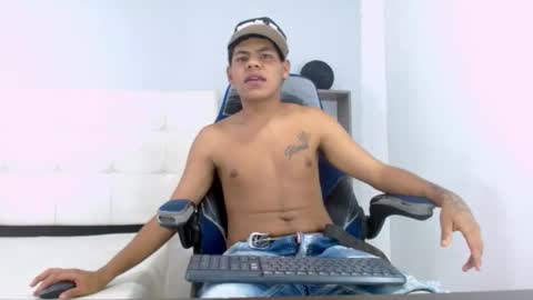 Snapshot of yordi_alpha chatting on 10-24-25, 07:54 Yordi online show from 10-24-25, 07:54