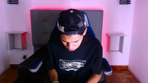 Snapshot of yordi_alpha chatting on 12-15-25, 06:39 Yordi online show from 12-15-25, 06:39