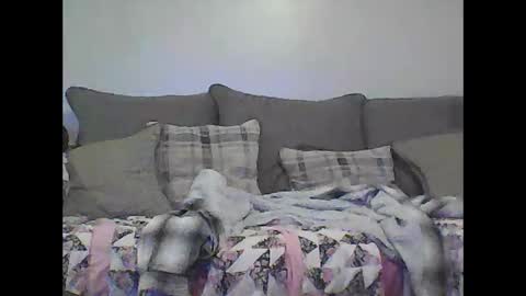 Snapshot of youneverknowimight2 chatting on 11-11-25, 06:24 kindahorny online show from 11-11-25, 06:24