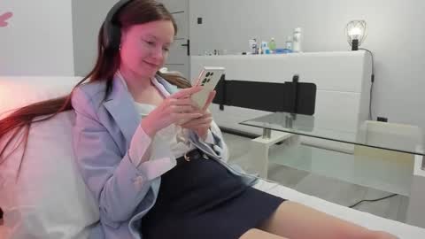 Snapshot of your_librarian chatting on 11-25-25, 03:23 Your Librarian online show from 11-25-25, 03:23