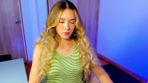 Snapshot of your_little_ chatting on 12-04-24, 10:57 your_little_ online show from 12-04-24, 10:57