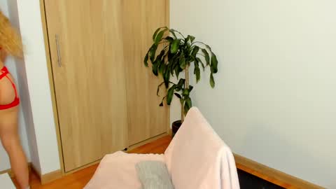 Snapshot of your_little_ chatting on 02-14-25, 10:07 your_little_ online show from 02-14-25, 10:07