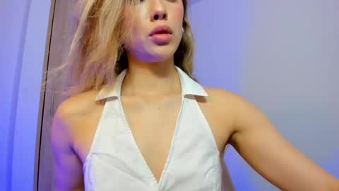 Snapshot of your_little_ chatting on 02-18-25, 01:11 your_little_ online show from 02-18-25, 01:11