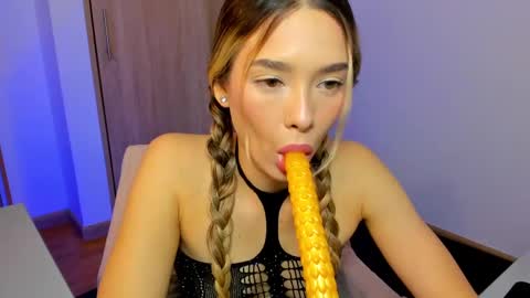 Snapshot of your_little_ chatting on 02-19-25, 09:50 your_little_ online show from 02-19-25, 09:50