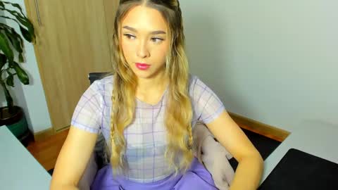 Snapshot of your_little_ chatting on 02-25-25, 11:19 your_little_ online show from 02-25-25, 11:19
