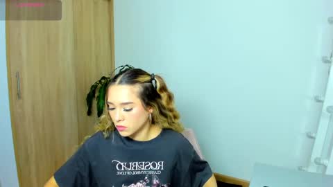 Snapshot of your_little_ chatting on 03-05-25, 10:11 your_little_ online show from 03-05-25, 10:11