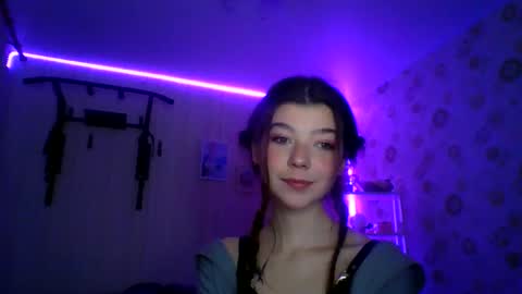 Snapshot of your_little_sophie_ chatting on 03-19-26, 10:14 sophie online show from 03-19-26, 10:14