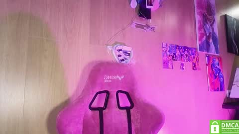 Snapshot of your_psychologist chatting on 01-19-25, 04:01 Alice online show from 01-19-25, 04:01