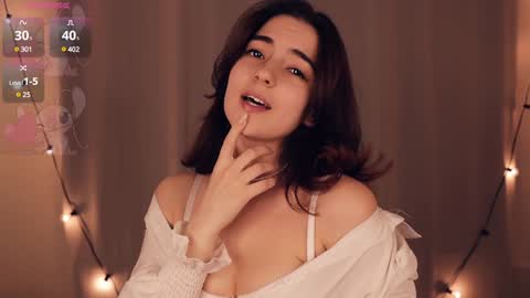 Luna online show from 02-06-25, 01:54