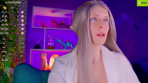 Snapshot of your_spring chatting on 11-17-25, 11:32 your_spring online show from 11-17-25, 11:32