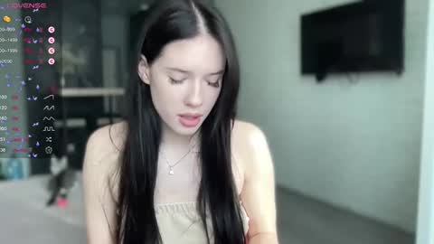 Mia  online show from 01-28-25, 12:32