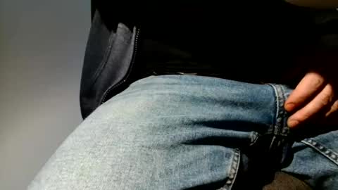 Snapshot of your_tipie chatting on 04-14-26, 09:37 your_tipie online show from 04-14-26, 09:37