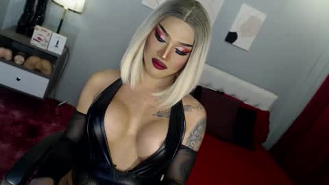 TRICXIEBELLE online show from 11-07-25, 11:49