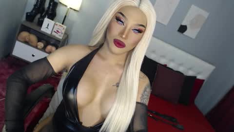 TRICXIEBELLE online show from 11-20-25, 10:20