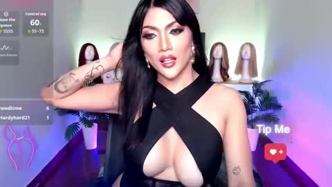 Snapshot of yourasiangoddess69 chatting on 10-22-25, 11:54 Goddess online show from 10-22-25, 11:54