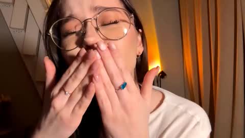 Snapshot of yourbelovedelsa chatting on 03-01-26, 04:42 Elsa online show from 03-01-26, 04:42