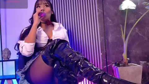 Selena online show from 11-20-25, 06:46