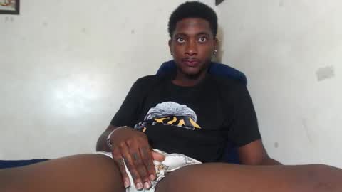 Yourdaddy2005 online show from 11-21-25, 04:44