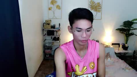 Snapshot of yourdreamboyx chatting on 10-27-25, 04:49 Rence online show from 10-27-25, 04:49