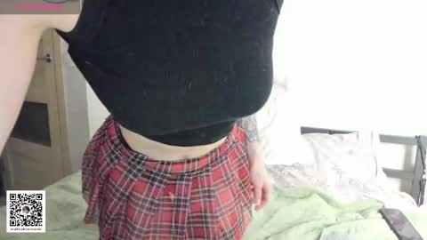 Snapshot of youreyeshere chatting on 02-15-26, 05:20 Dari online show from 02-15-26, 05:20