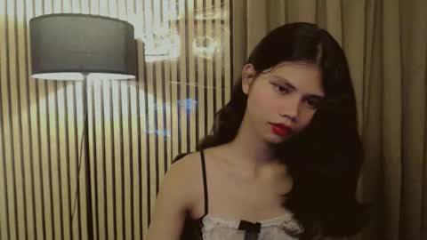 Snapshot of yourfavoratevivian chatting on 11-03-25, 05:25 Vivian online show from 11-03-25, 05:25