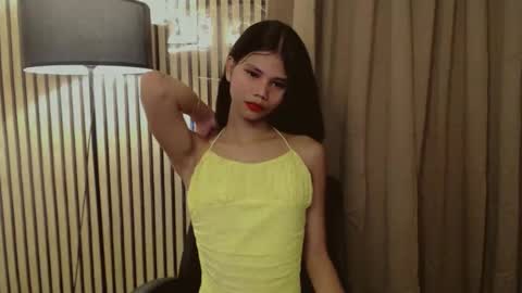 Snapshot of yourfavoratevivian chatting on 11-08-25, 01:11 Vivian online show from 11-08-25, 01:11