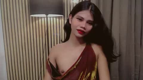 Snapshot of yourfavoratevivian chatting on 11-18-25, 06:18 Vivian online show from 11-18-25, 06:18