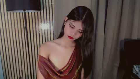 Snapshot of yourfavoratevivian chatting on 11-21-25, 12:32 Vivian online show from 11-21-25, 12:32